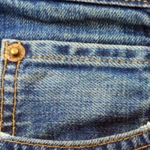 Para que serve o bolso menor da calça jeans?