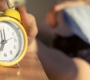 Dormir e acordar tarde é um hábito das pessoas mais inteligentes, diz pesquisa