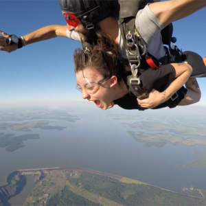 Primeiro salto de paraquedas: como perder o medo