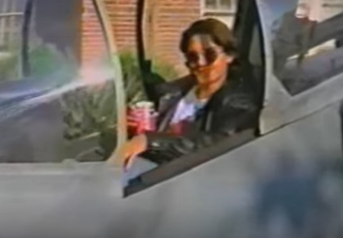 Relembre a maluca promoção da Pepsi que prometia dar um avião caça em 1995