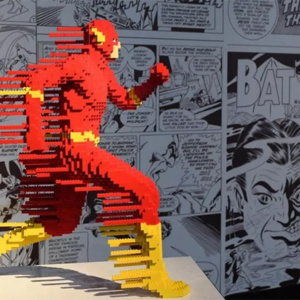 Uma exposição que exibe heróis e vilões da DC feitos de Lego em São Paulo