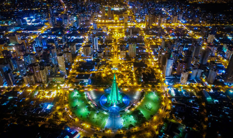 Vista aérea noturna de Maringá - PR