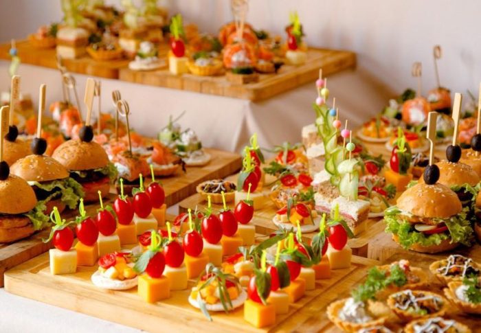 Idéias de petiscos baratos e criativos para o seu happy hour