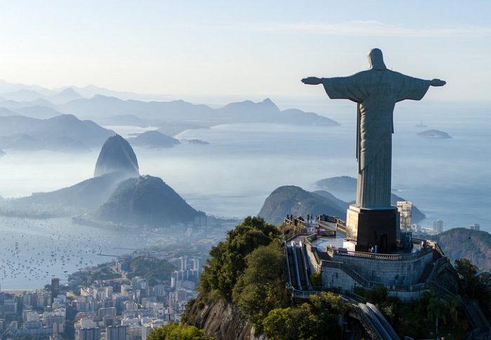 Do que é feito o Cristo Redentor?