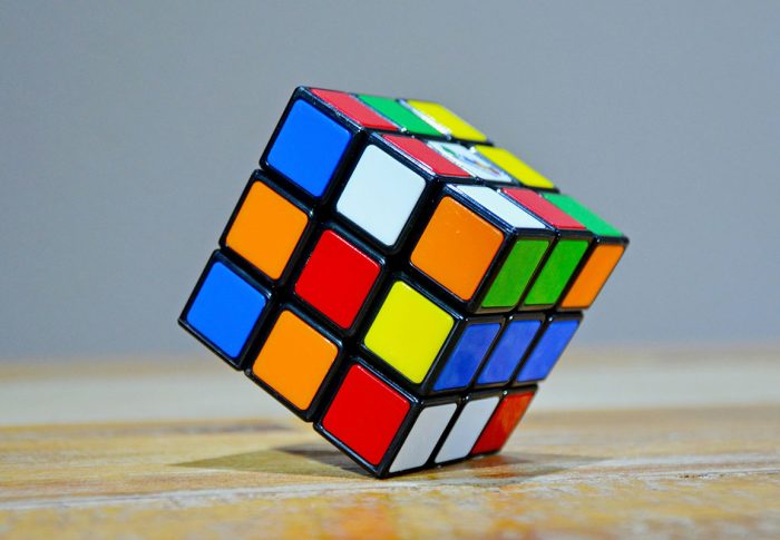 Cubo Mágico: uma mistura entre lógica, paciência e diversão