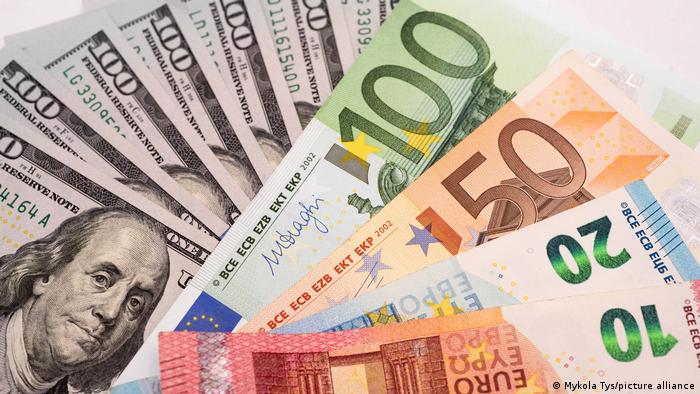 Porque o dólar e euro estão caindo ultimamente?